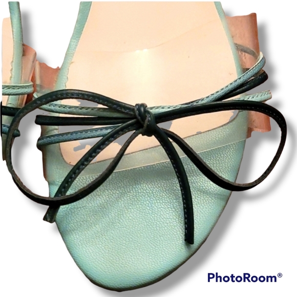 Yuul Yie Square Heel PVC Leather Bow Sandals - Picture 2 of 8